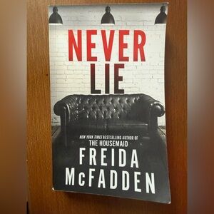 Never Lie by Freida McFadden Book